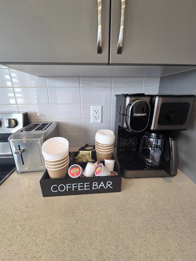 Private kitchen 3, Spacious Family House in Edmonton - Perfect for a Comfortable Stay, Division No. 11