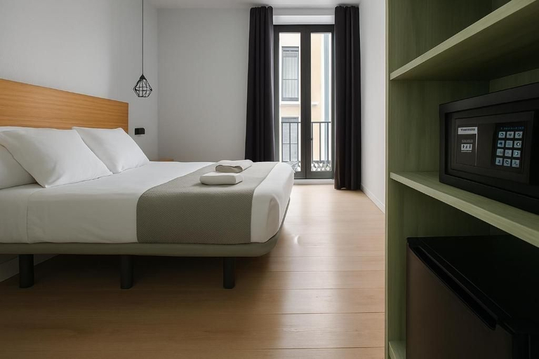 Bedroom 1, CH Lemon Rooms By HEBEROOMS, Madrid
