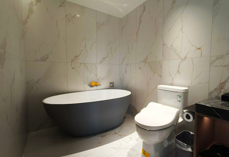 Bathroom 4, Central Plaza Hotel, Dalian
