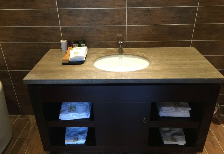 Bathroom 4, Qingliangzhai Resort Hotel, Wuhan
