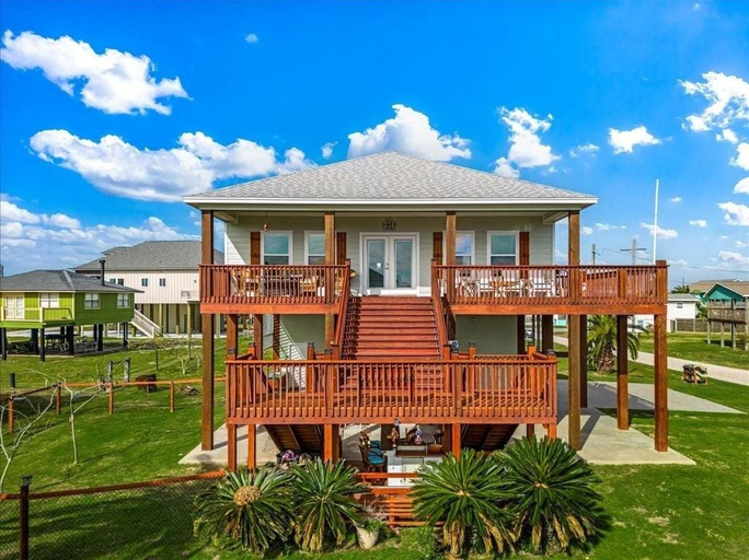 Exterior 4, Shore Enough 3 Bedroom Home, Galveston