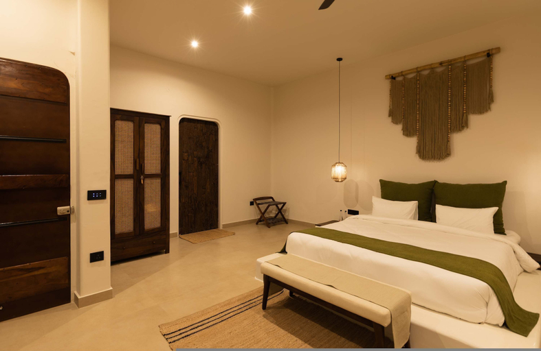 Room 5, La Vida Retreat - Luxury 4 Bed Villa in Jaipur, Jaipur