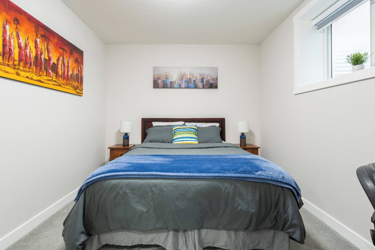 Room 2, Plush Suite Pet Friendly 326 Mbps Wi-fi, Division No. 6