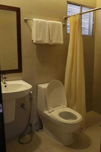 Bathroom, AMALFI718 HOTEL, Lipa City