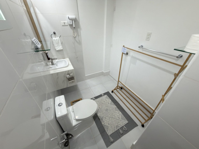 Bathroom 3, Harman Suites Moalboal, Moalboal