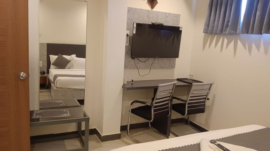 Room 5, Hotel Ambika Imperio, Krishna