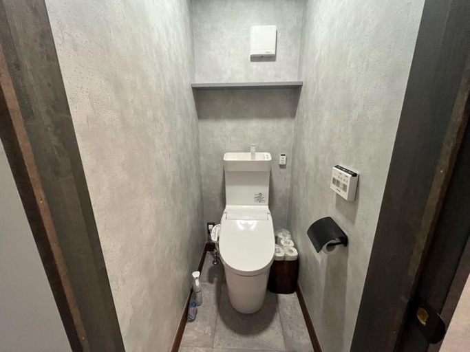 Bathroom 3, Beringei House, Kujūkuri