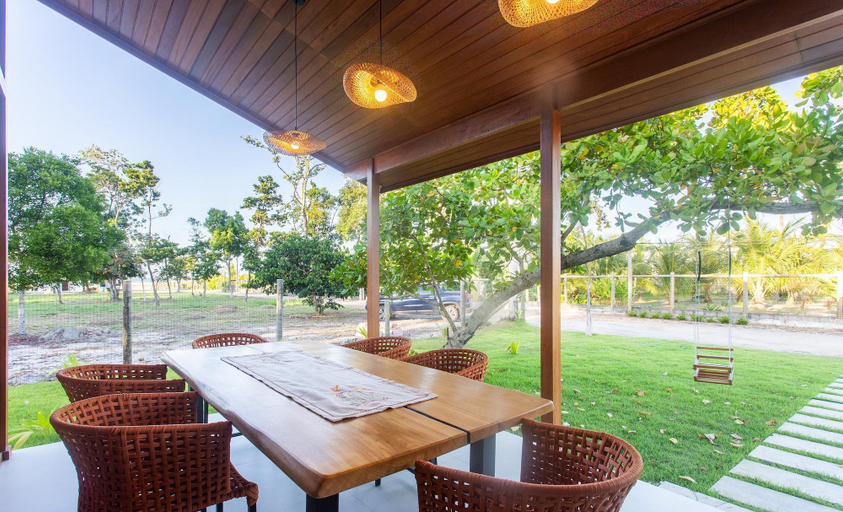 Outdoor dining 4, Well-located Condominium in Campinhos in Maraú - RVEs, Maraú