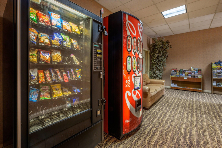 Food & Drinks 5, Econo Lodge Inn & Suites Triadelphia - Wheeling, Ohio