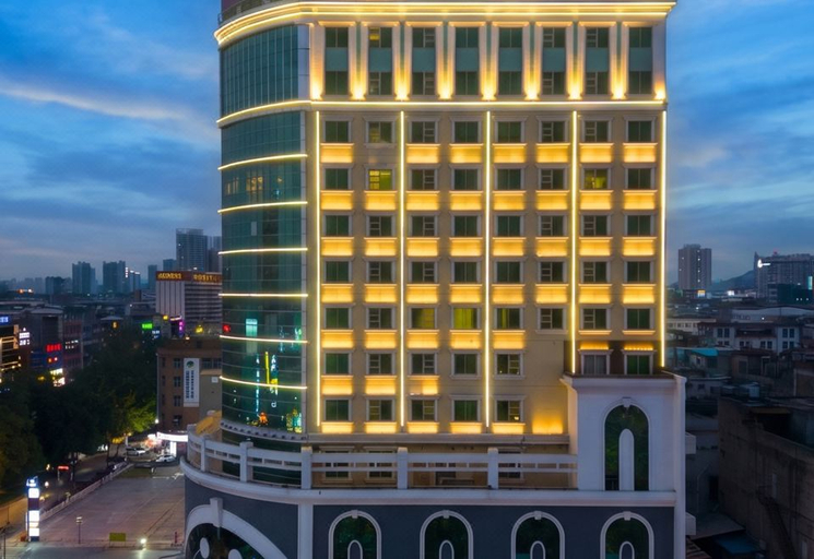 Exterior & Views