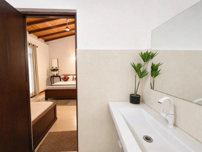 Room 5, Sanhinda Villa, Sri Jayawardanapura Kotte
