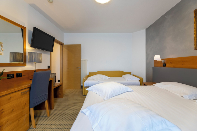 Bedroom 3, Olympic Royal, Trento