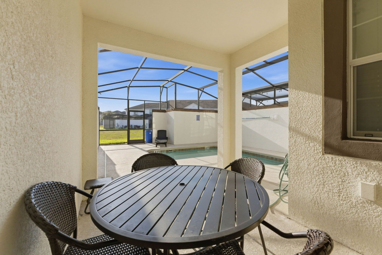 Outdoor dining, 4BR Townhome w/ Pool at Champions Gate, Osceola