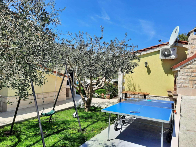 Sport & Beauty, Tranquil Country Villa in Naklice, Omiš