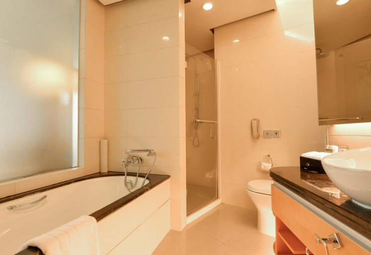Bathroom 4, Regal Jinfeng Hotel, Shanghai