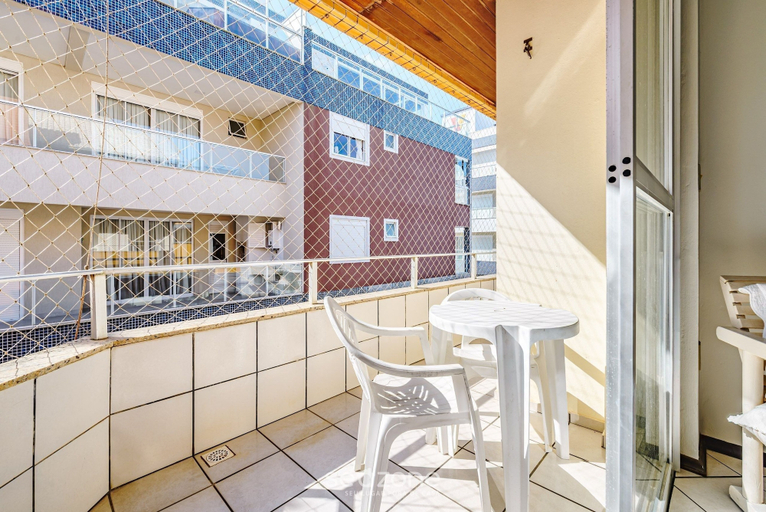 Outdoor dining, Apt w/ Balcony 250m Mariscal Beach Cra304, Bombinhas