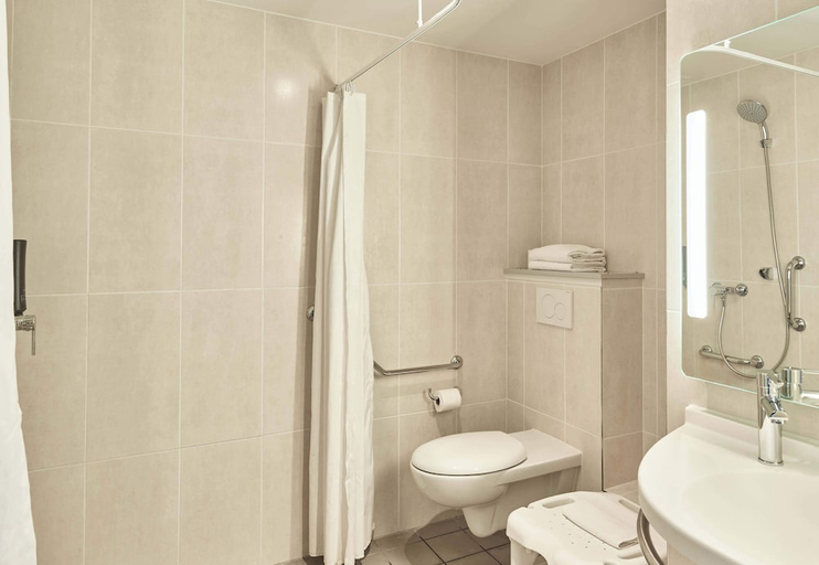 Bathroom 4, B&B HOTEL MASSY Gare TGV, Essonne