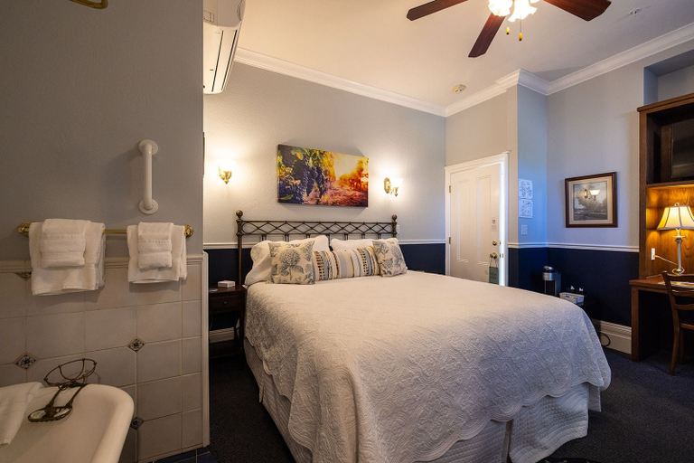 Bedroom 3, Napa Inn, Napa