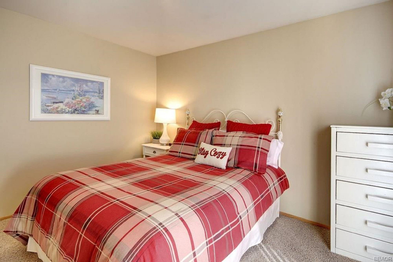 Room 5, Karins Cottage, San Bernardino