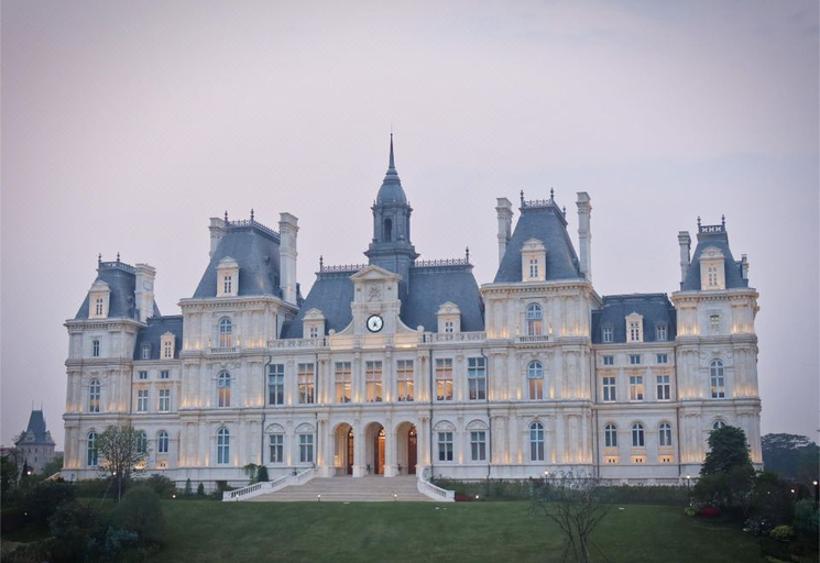 Exterior & Views