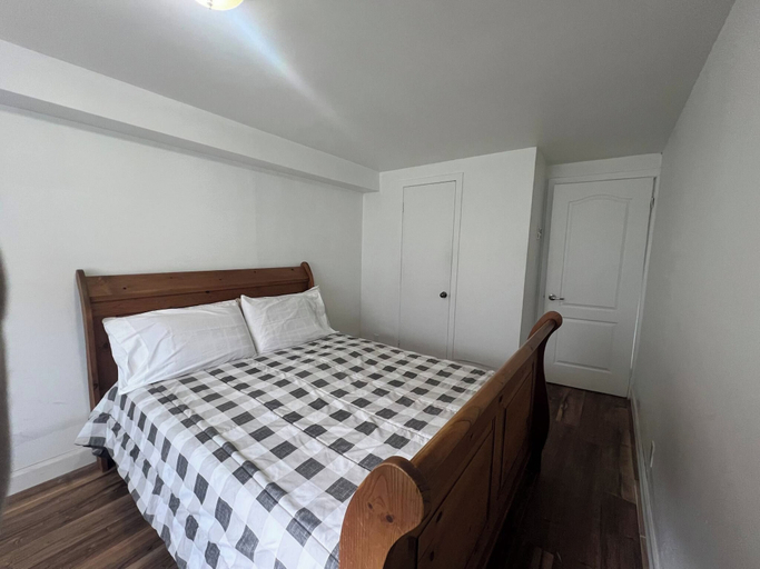 Room 5, 2 Bedroom Apartment Ahuntsic, Montréal