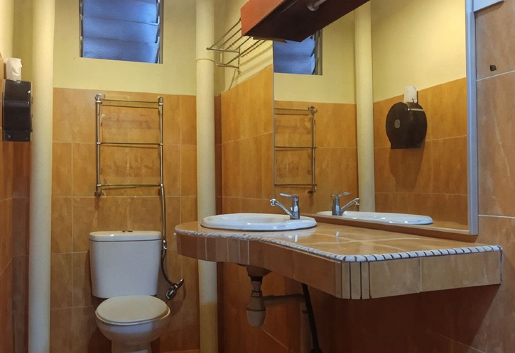 Bathroom 3, Warisan Family Inn @ Seafront, Semporna