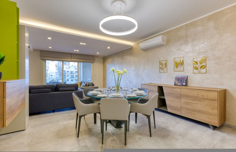 Room 3, Luxury 3-bed With Private Terrace in St Julian s, St Julian's