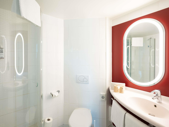 Bathroom 3, ibis Lausanne Centre, Lausanne