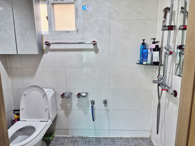 Bathroom 3, Sea and Sunset Pension, Namhae
