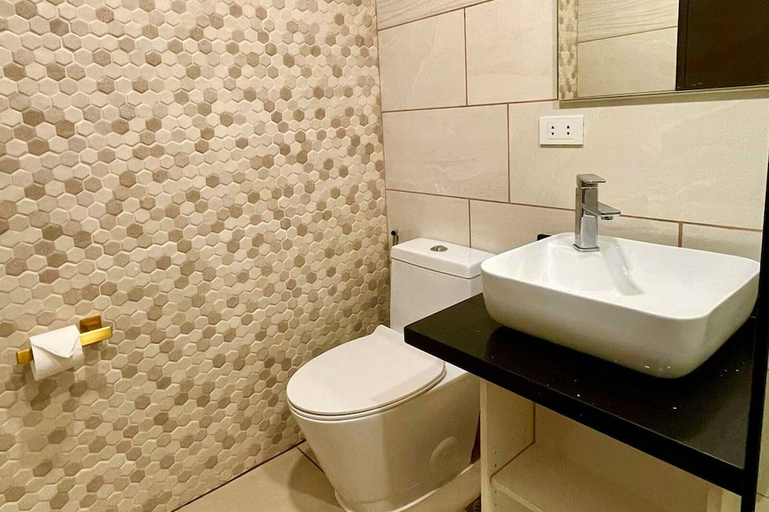 Bathroom 4, Rogen Inn, Davao City