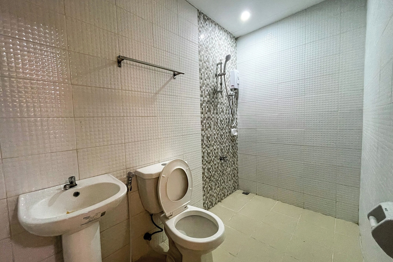 Bathroom 3, Casanova Inn, Bamban