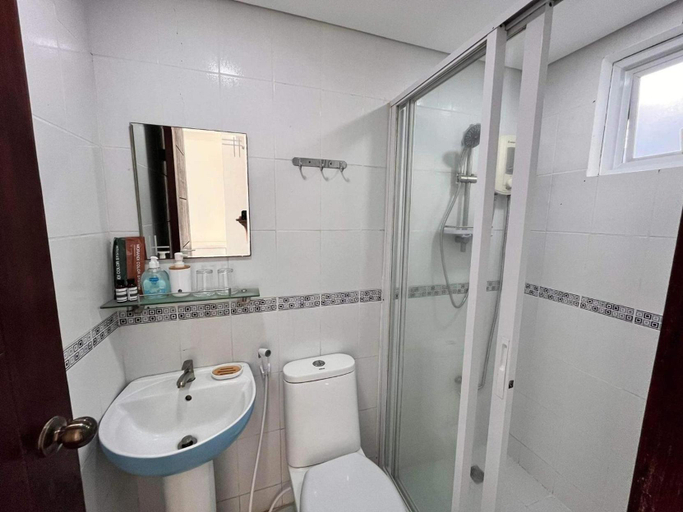 Bathroom 3, Cilex Hotel and Dive, Mabini
