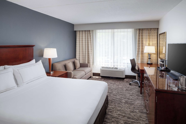 Bedroom 3, DoubleTree by Hilton Princeton, Middlesex