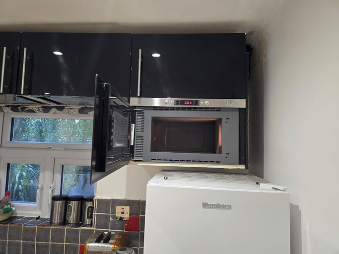 Private kitchen 4, Room-ground Floor two Bedroom Flat, London