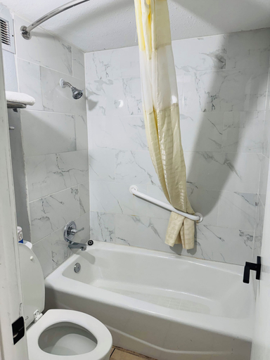 Bathroom 4, Plaza Inn Big Spring, Howard