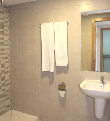 Bathroom 3, ClickBenidorm Vistamar Apartments, Alicante