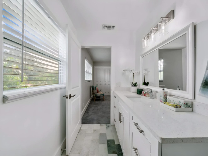 Room 2, Two-story 3BR With Pool Table and Private Yard, Pinellas