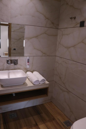 Bathroom 4, Hotel Mayra Grand, Amritsar