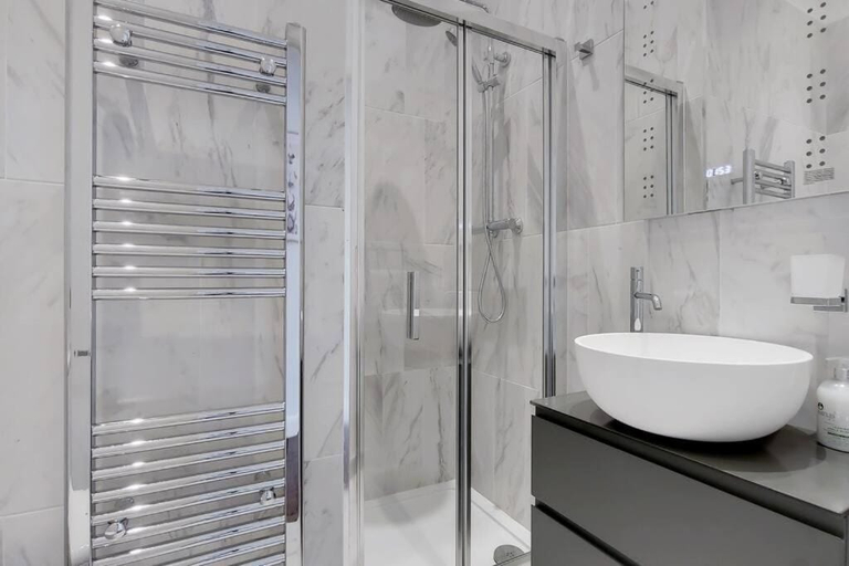 Bathroom 4, DG1 - Family Friendly 2-Bed with Garden, London