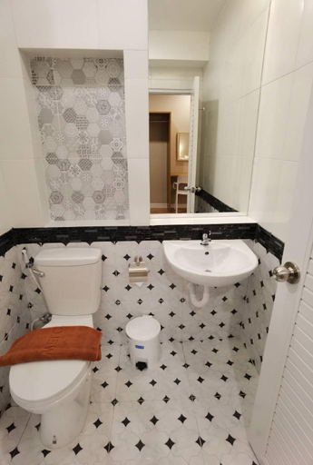 Bathroom 5, Thong Prachok Hotel, Muang Sakon Nakhon