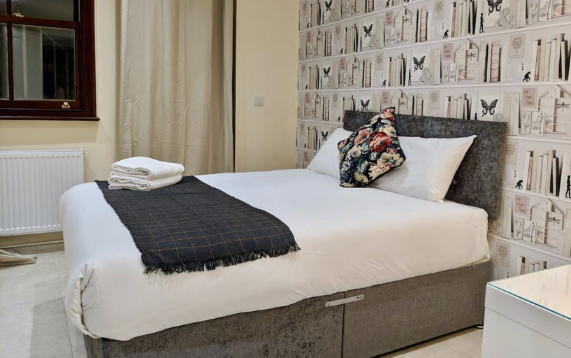 Bedroom 3, Kensington Olympia, London