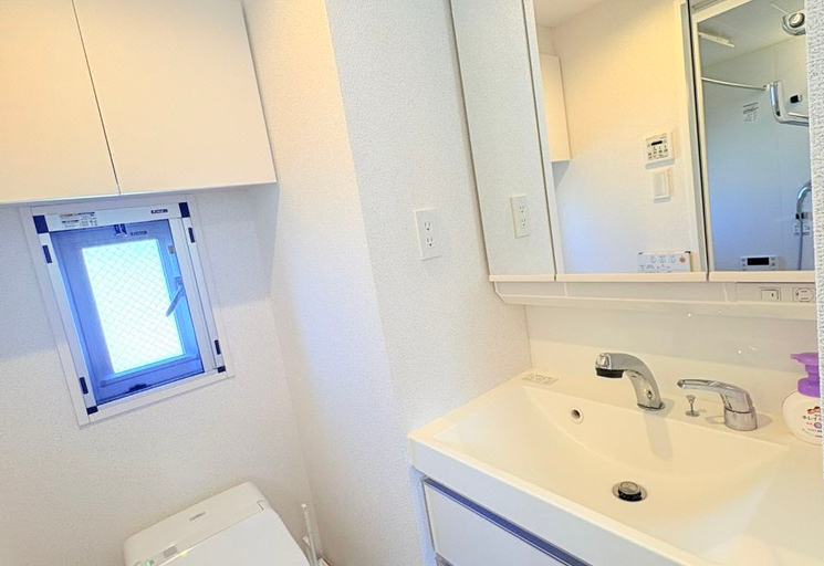 Bathroom 3, 浅草寺近く、地下鉄で銀座へ直行, Taitō