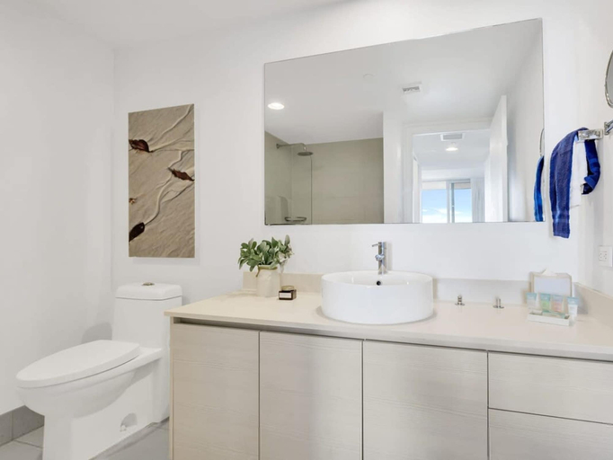 Room 5, Unique 2BR Apartment Gym Pool, Broward