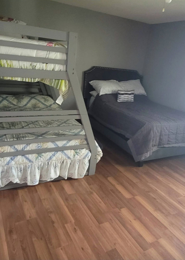 Room 5, Lake Superior Waterffront Main Unit of Duplex Sleeps 8 ppl, Lake Superior