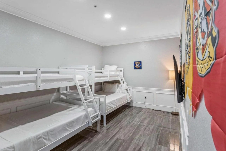Room 2, Modern 3-bedroom Escape at Vista Cay, Orange