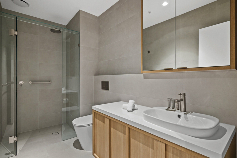Bathroom 4, Light-filled 3-bed Brand New Apartment, Melbourne