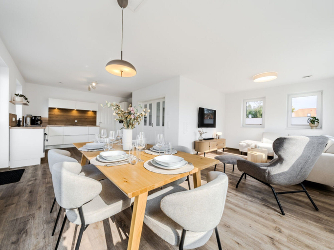 Dining 2, Holiday Home With 3 Bedrooms, Aurich