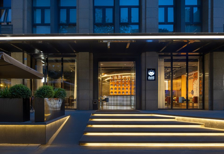 Exterior & Views