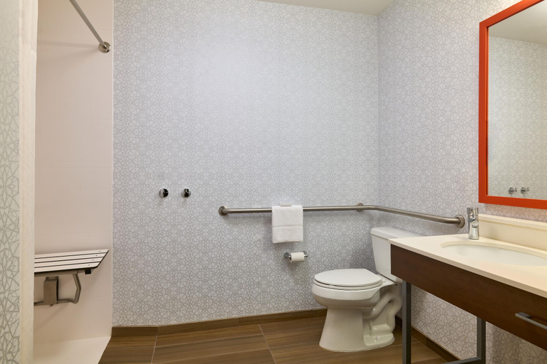 Bathroom 4, Hampton Inn & Suites Providence/Smithfield, Providence