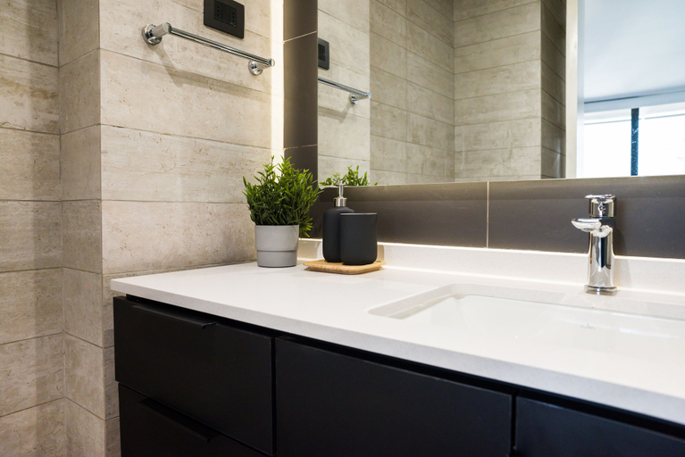 Bathroom 4, Prime 1BR Flat in Las Condes Parking, Santiago
